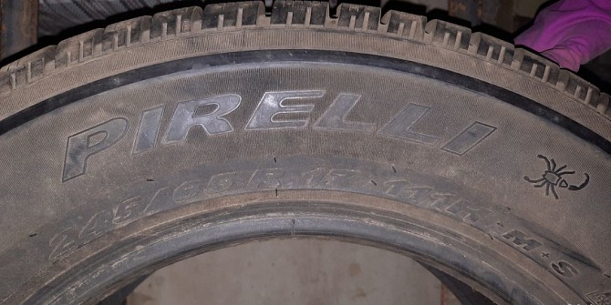 Продам две шины pirelli scorpion ice&snow 245/65/R17 - изображение 1