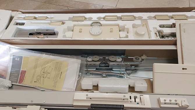 Продам вязальную машинку - изображение 1